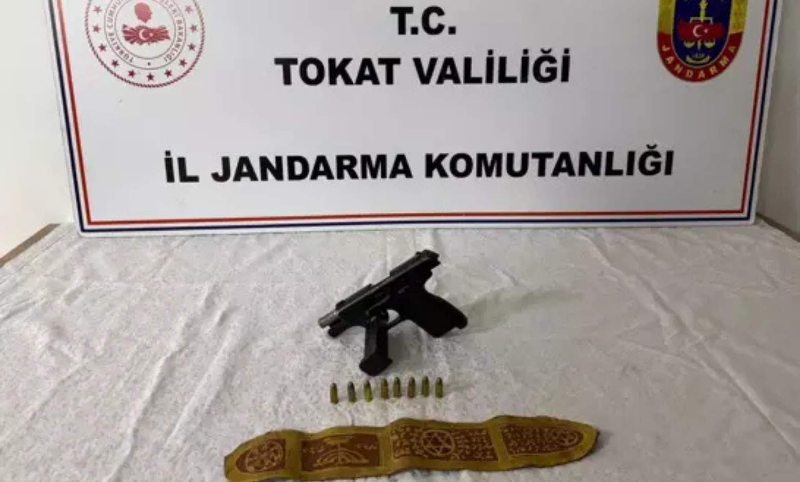 Tokat'ta, üzerinde Davud Yıldızı ve yedi kollu şamdan bulunan kemer ele geçirildi