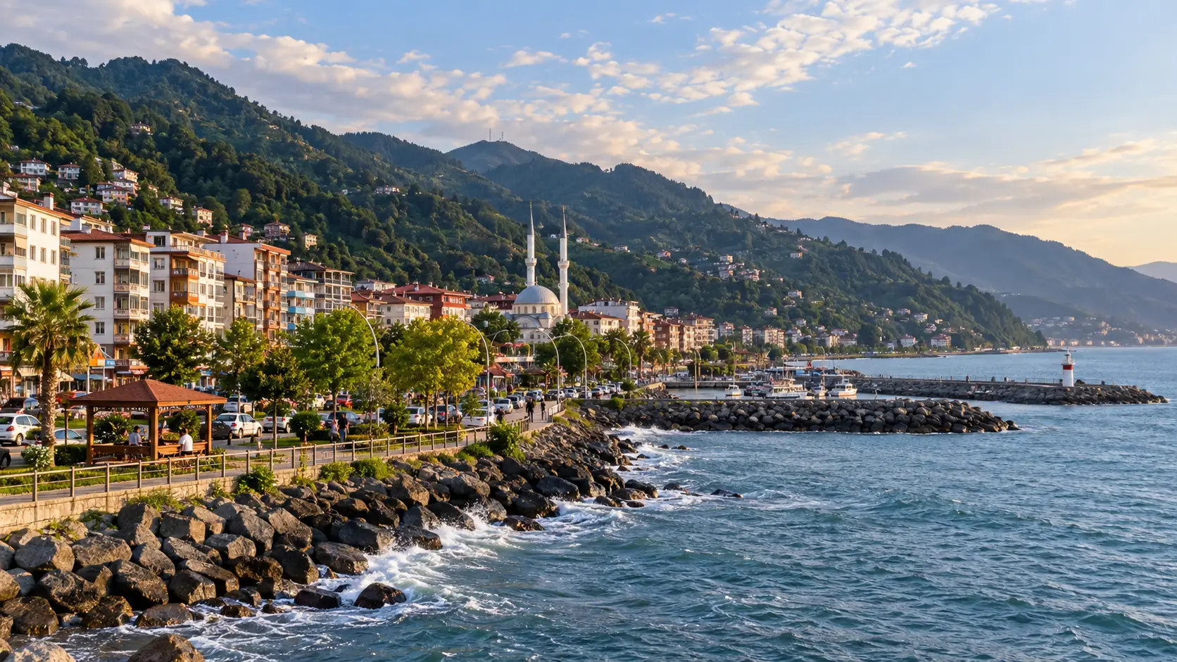 Trabzon Tersanesi'nde gemi onarım çalışmaları yürütülüyor