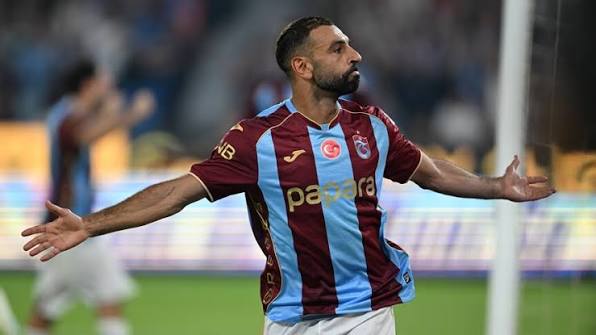Trabzonspor’un Muhammed Salah transferinin ardından satışa sunduğu bordo-mavili formalar