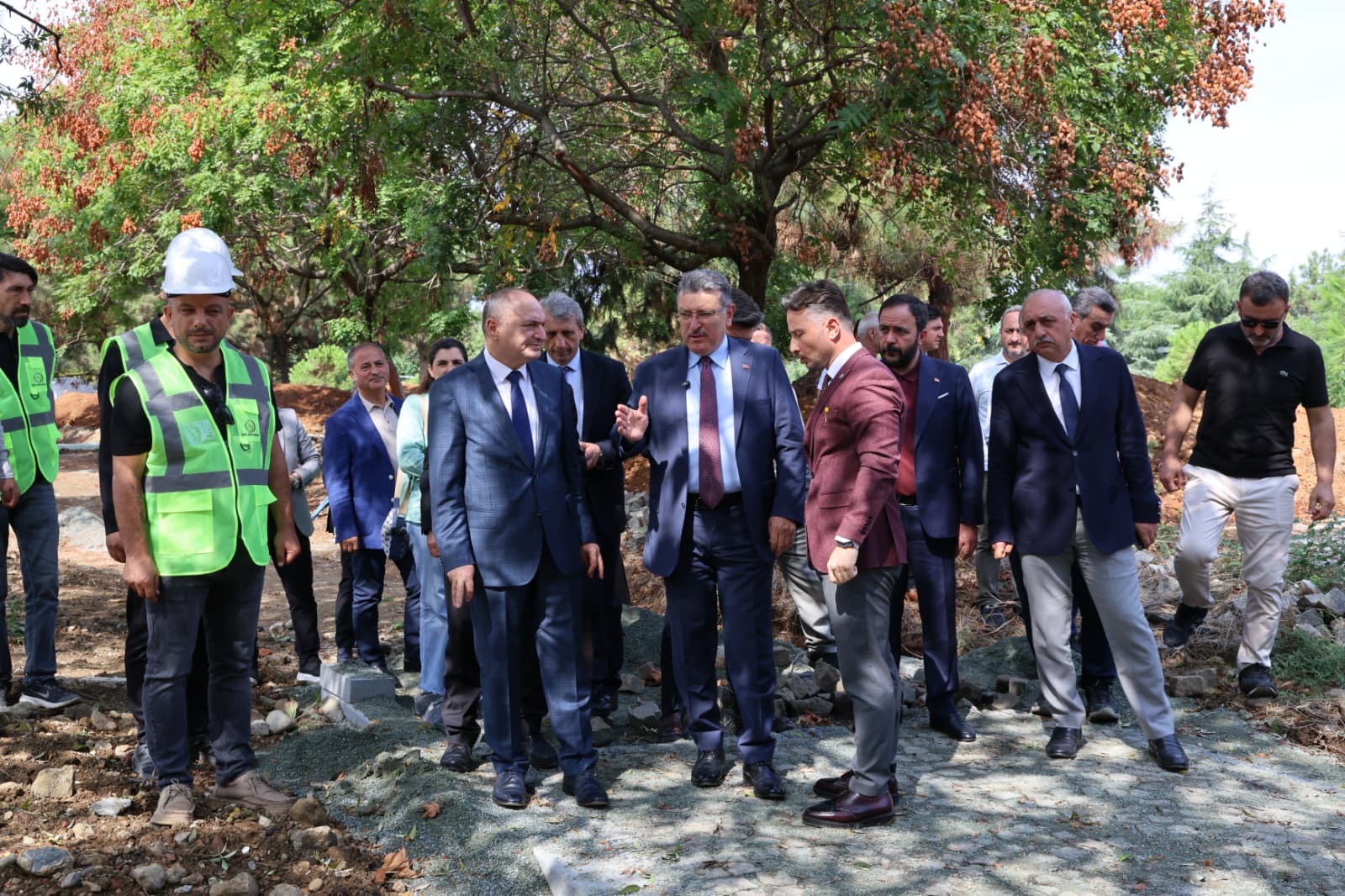 Trabzon Büyükşehir Belediye Başkanı Ahmet Metin Genç'in 100. Yıl Parkı'nda devam eden çalışmaları incelemesi